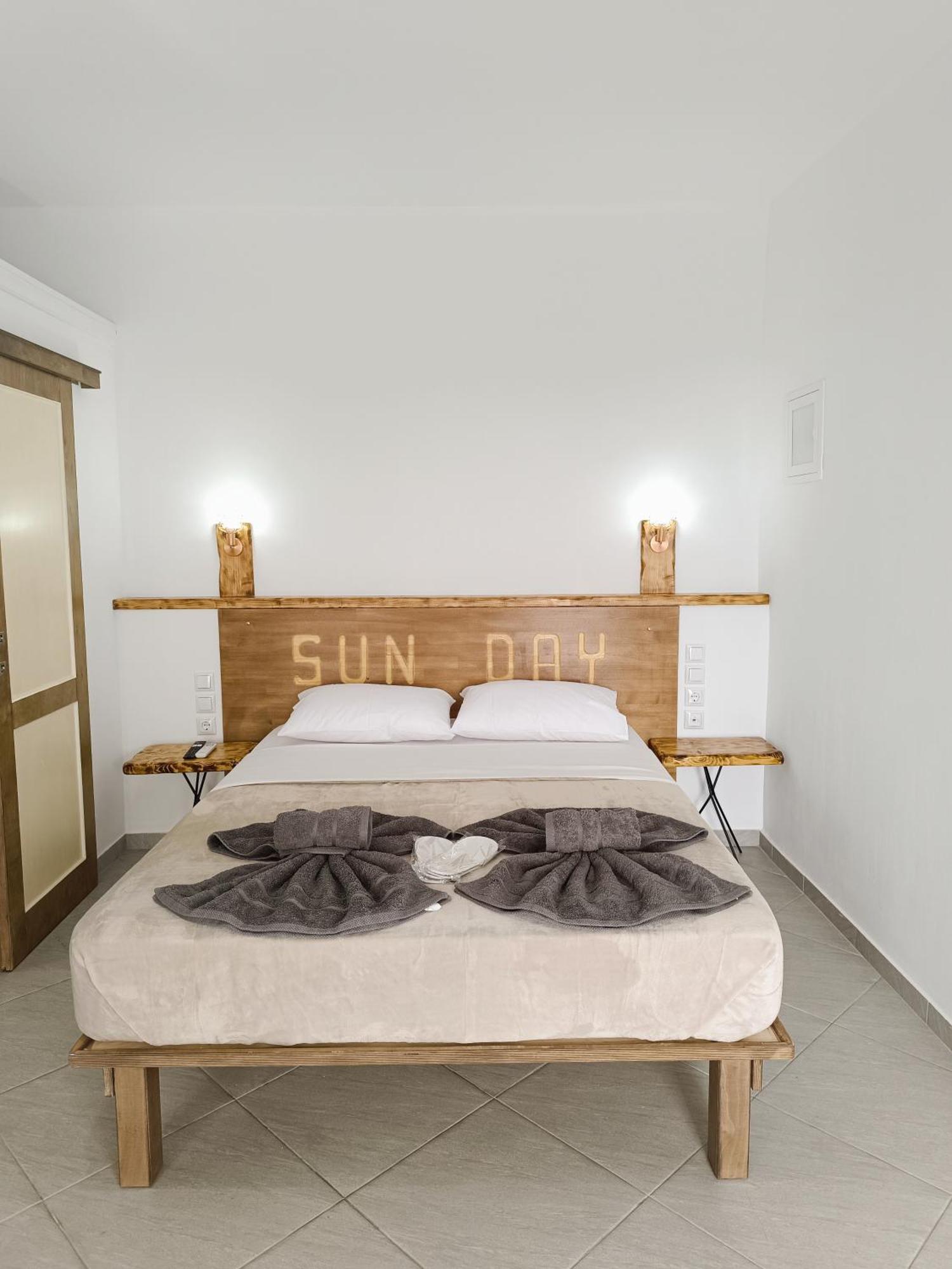 Sun Day Apartments Free Airport Shuttle อาร์เตมีดา ภายนอก รูปภาพ